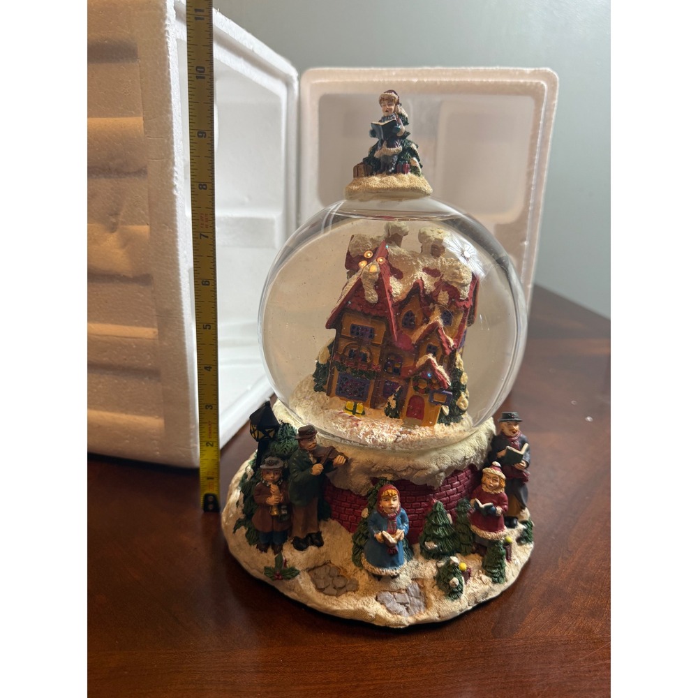 Vtg Christmas Village‎ Musical Snow Globe Water Globe Carolers Victorian House